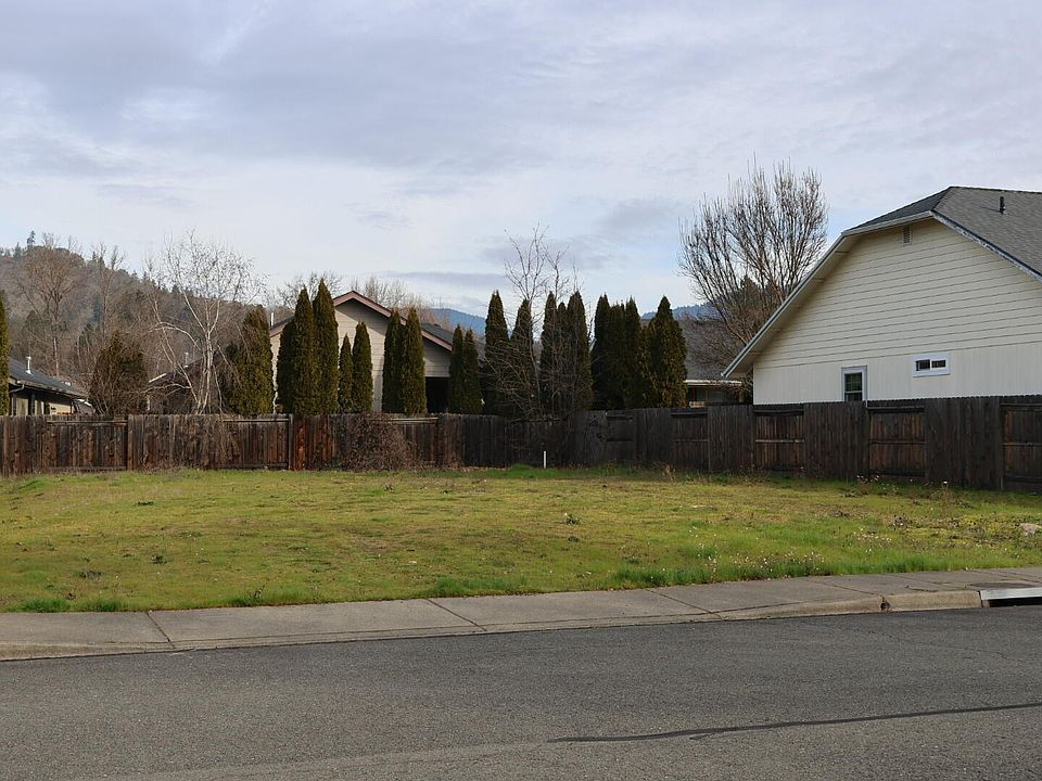 2nd image of 1830 SW J St #1229