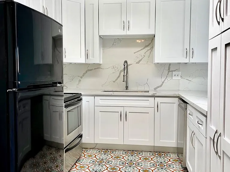 8310 Regents Rd #3H — Photo 5