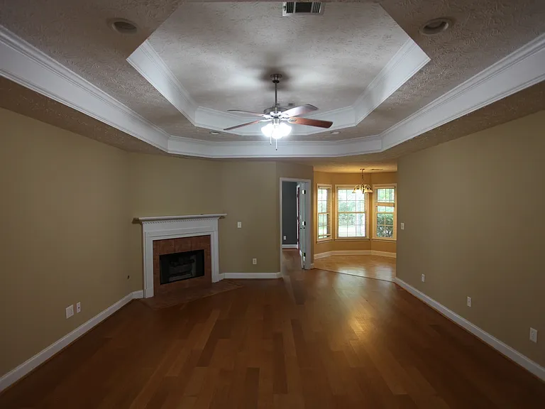 1704 Stone Pointe Dr — Photo 3