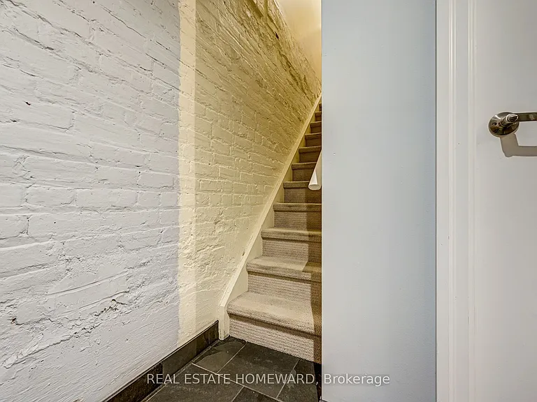 66 Mackenzie Cres #MAIN FL — Photo 26