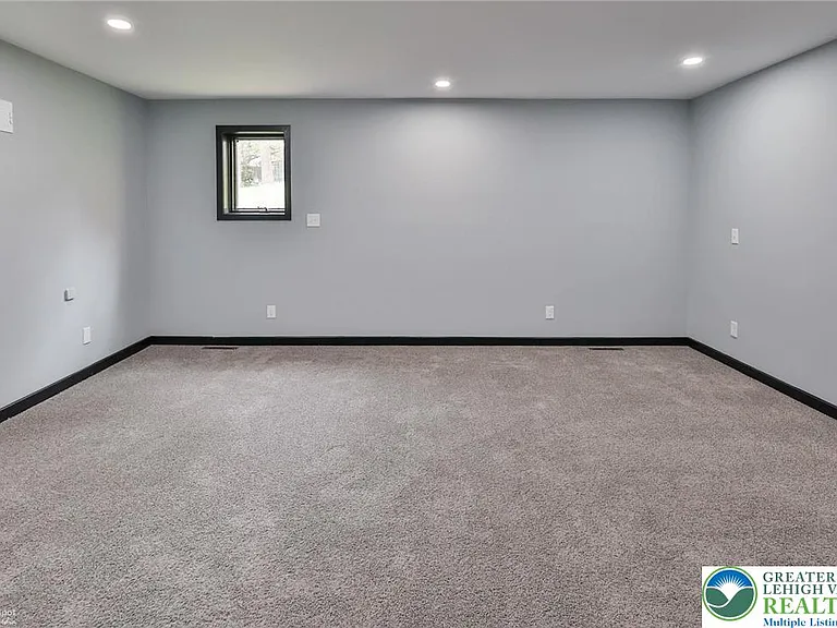 4410 Circle Dr — Photo 29