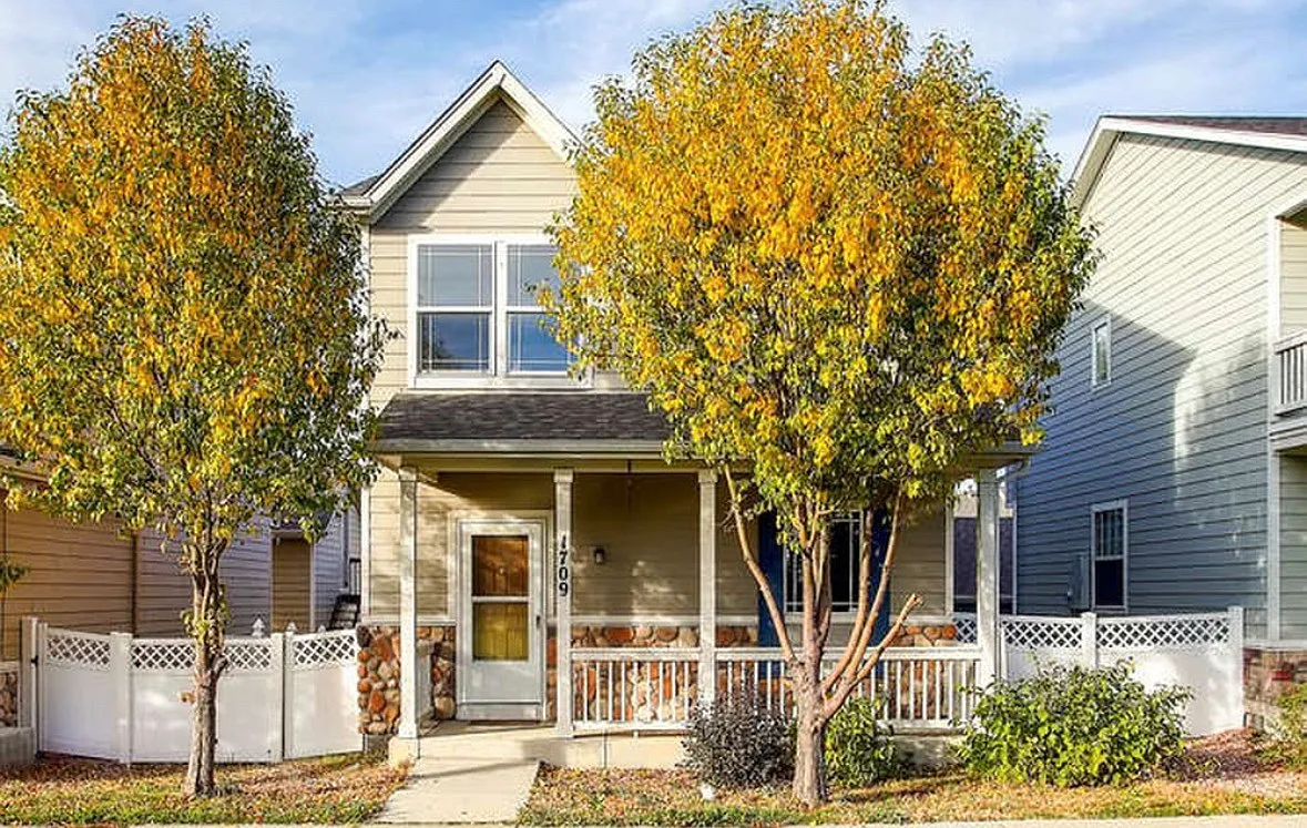 3 bed, 2.5 bath, 1565 sqft, $1,900 — Photo 1
