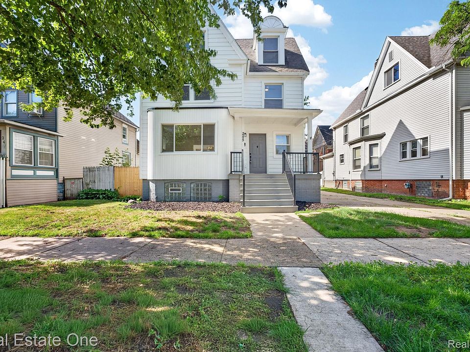 1st image of 255 Poplar St