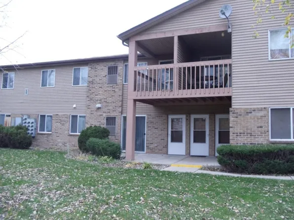 8666 S Chicago Rd APT 16, Oak Creek, WI 53154