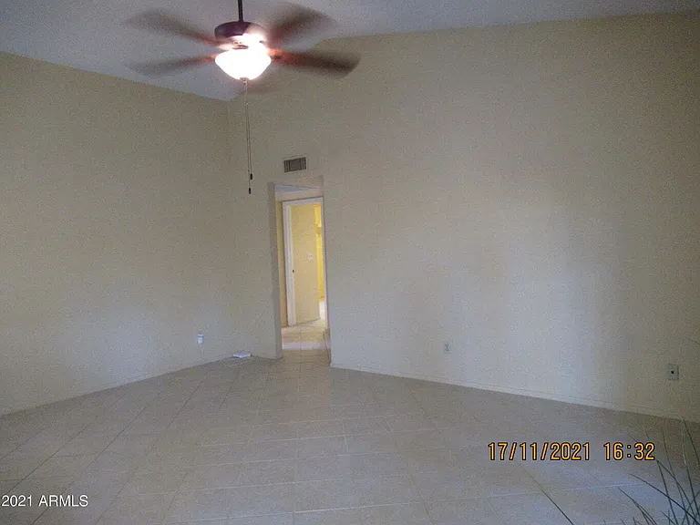 2324 W Highland Ct — Photo 16