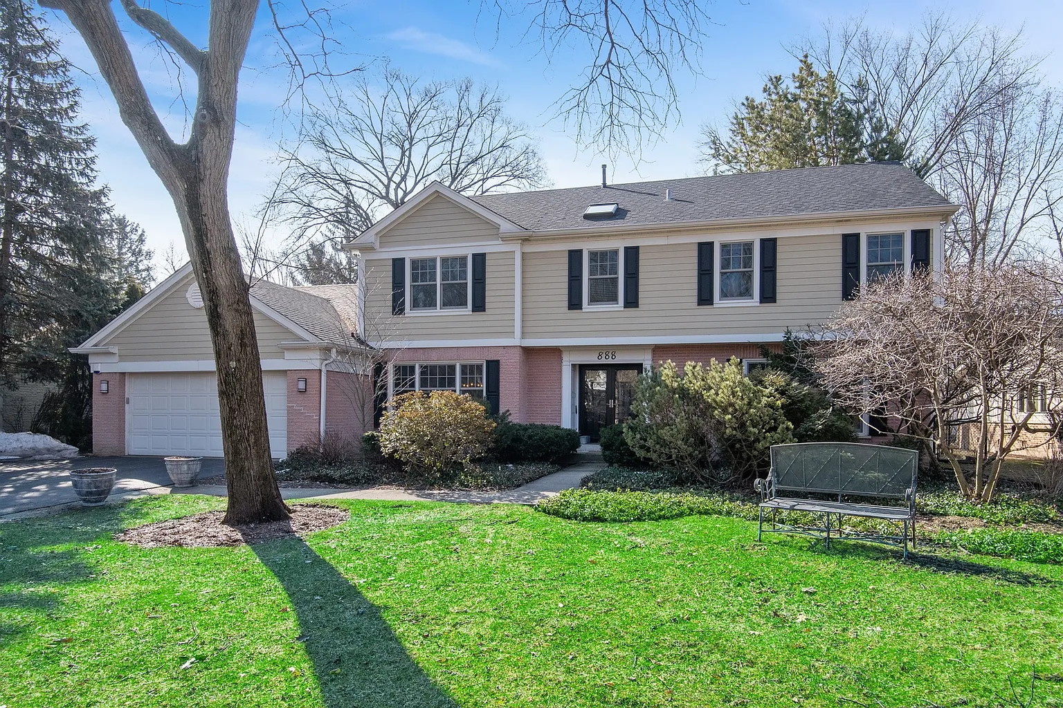 888 Stonegate Dr photo 1