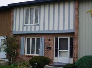 25 Cypress Sq, Elgin, IL 60123