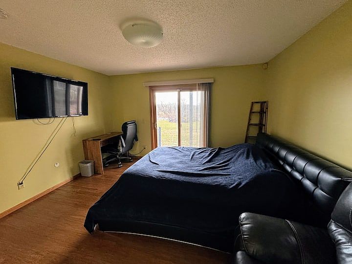 1st image of 13920 Riverview Dr NW
