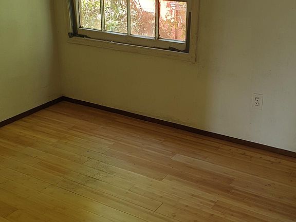 2nd image of 4919 Park Dr #B