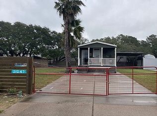 212 N 7th St, Fulton, TX 78358