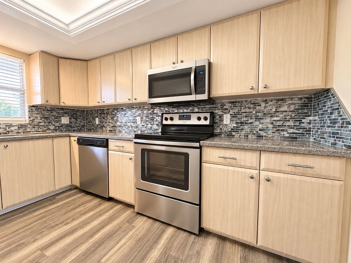 Waterfront 2/2 Condo, Boat Docking & Pool! — Photo 3