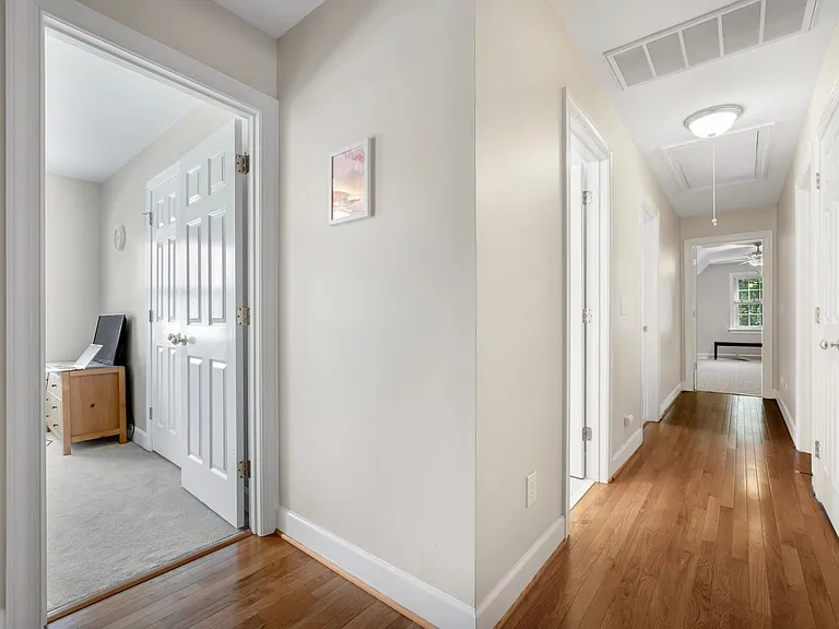 100 Spring Valley Ln — Photo 11