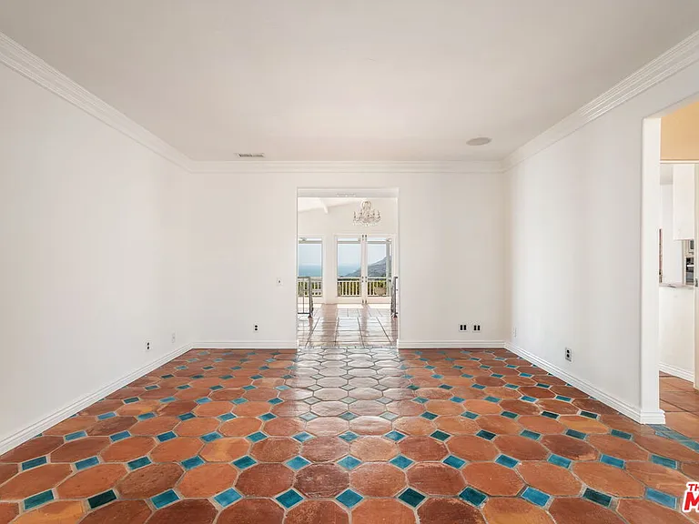 206 Bellino Dr — Photo 33