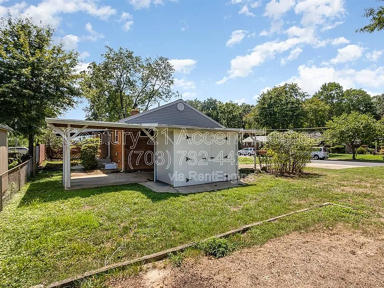 3233 Holly Hill Dr — Photo 35
