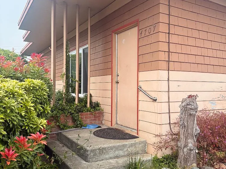 4707 Union St — Photo 1