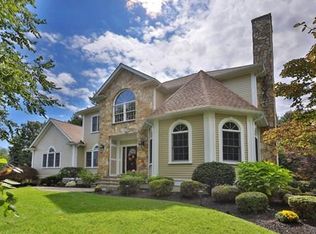 1 Stagecoach Ln, Lynnfield, MA 01940