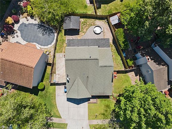 3rd image of 1865 Finsbury Ln