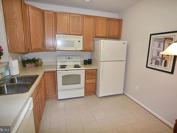 5th image of 8603 Wintergreen Ct Unit 208