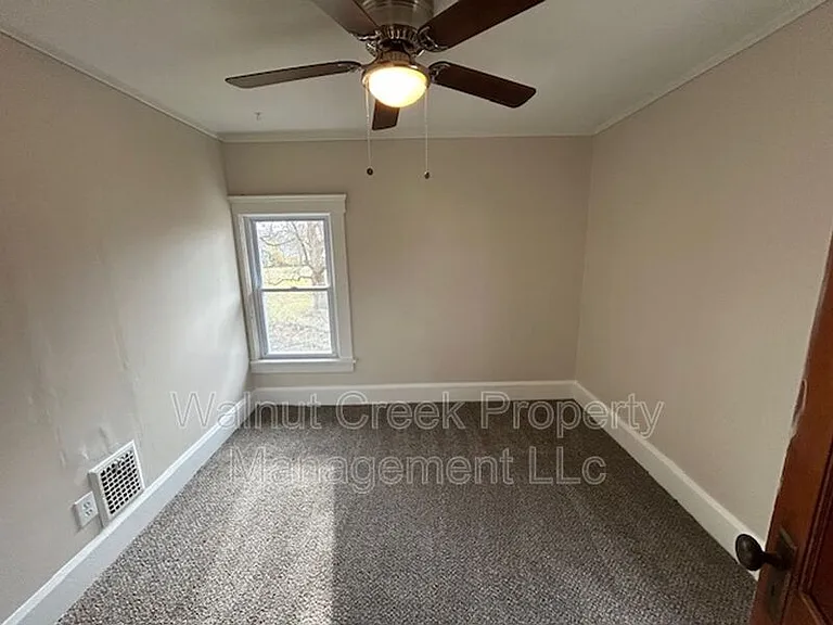 100 Rush St — Photo 13