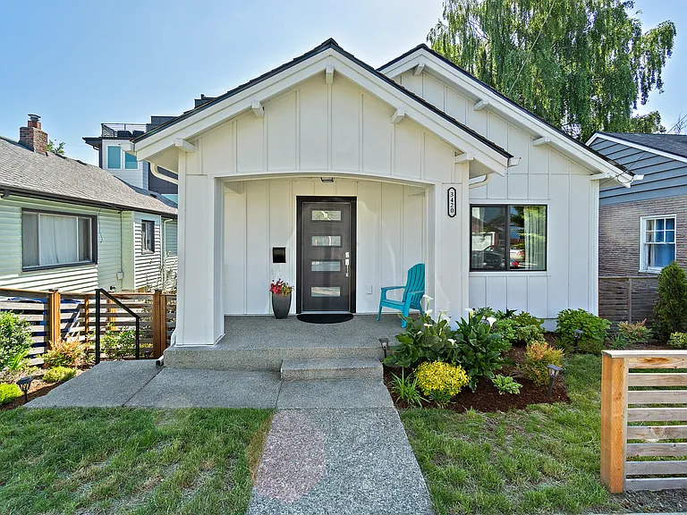 3420 Alamo Pl S — Photo 2
