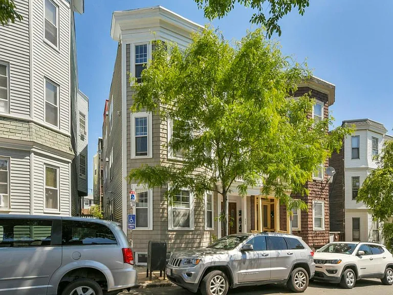 446 E 6th St #2 — Photo 17