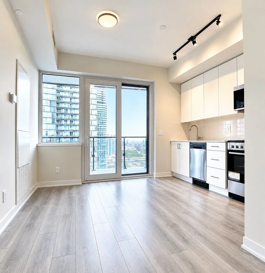 15 Ellerslie Ave — Photo 3