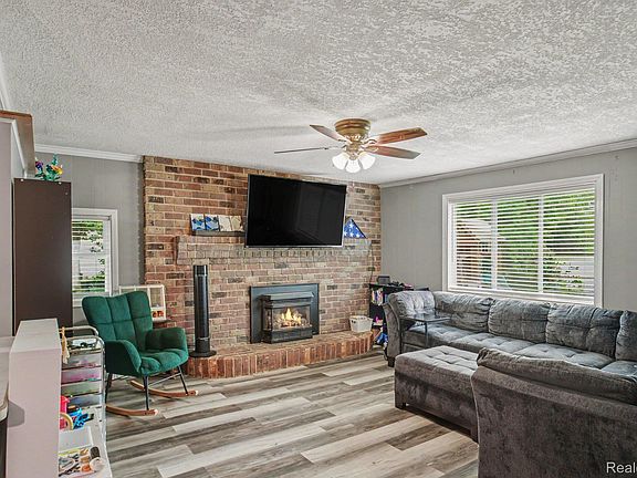 3rd image of 4425 Crampton Cir