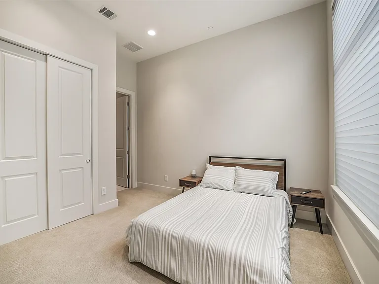 1004 California St #203 — Photo 27