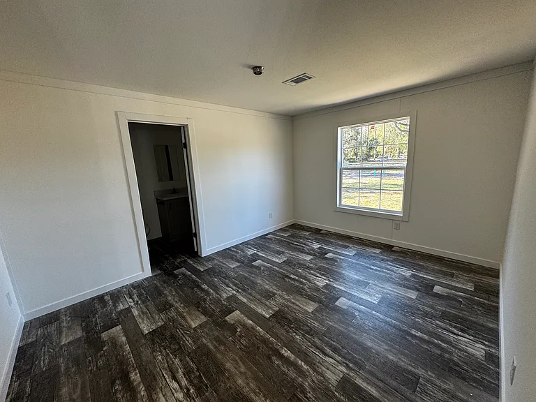 379 NE Chestnut Ave — Photo 6