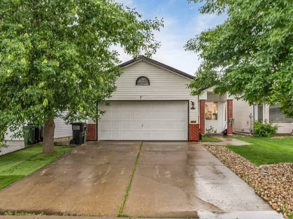 312 Beringer Cres NW, Edmonton, AB T5T 6B6