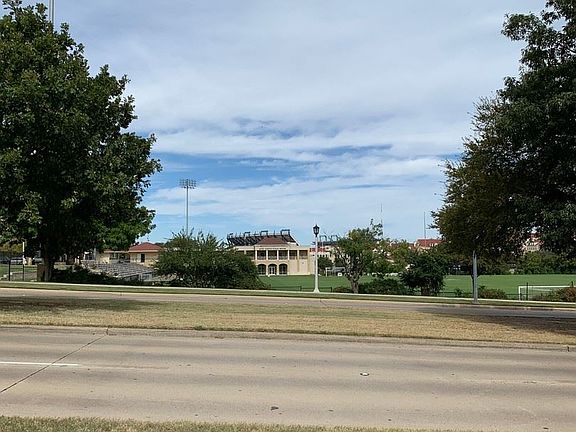 5th image of 3545 Bellaire Dr S