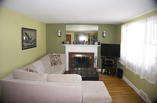 5th image of 75 Lorraine St