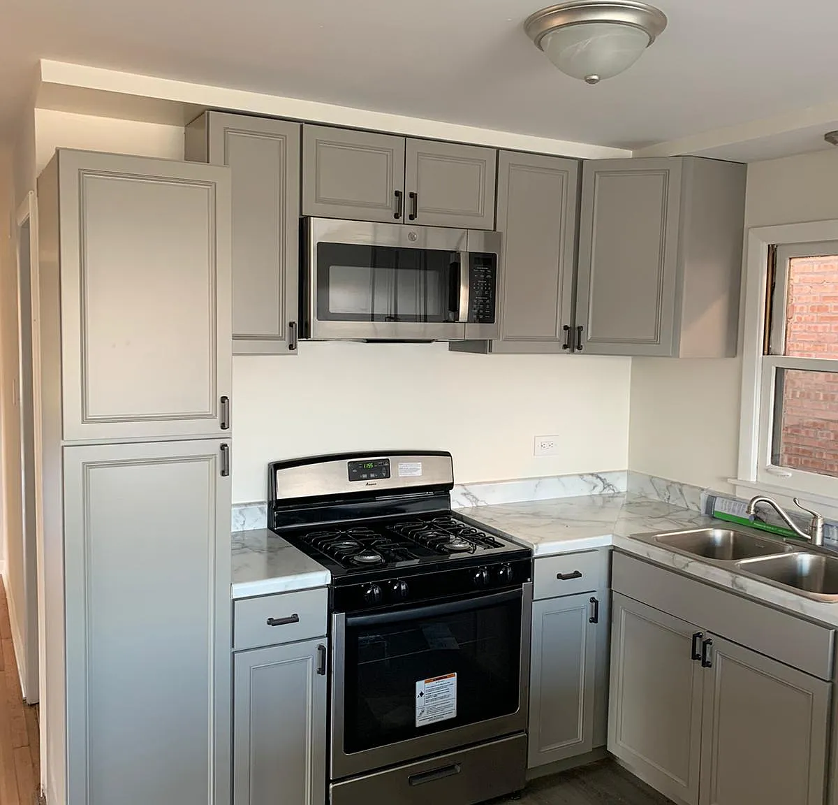 3 bed, $2,000 — Photo 2