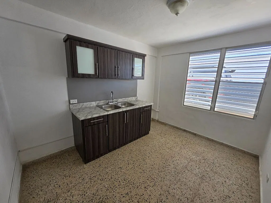 2 bed, 1.0 bath, 700 sqft, $800 — Photo 3