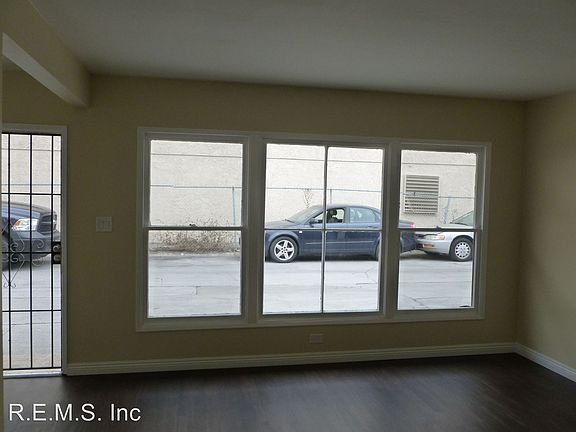 5th image of 14117 Doty Ave