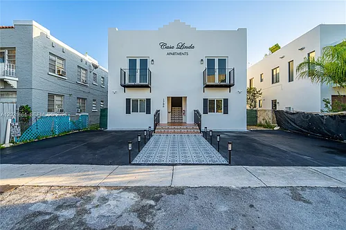 1786 SW 9th St #1 Photo 1