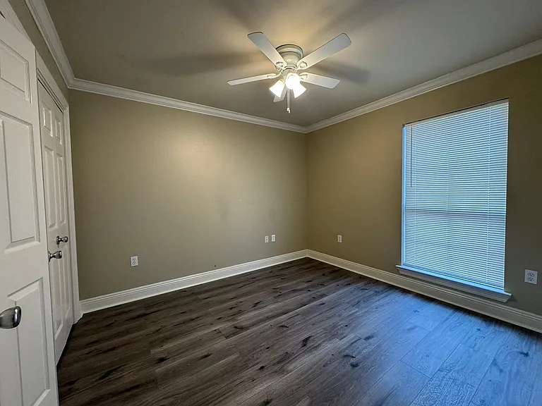 4160 Nelson St — Photo 10