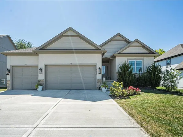 1001 Foxglove Ln, Kearney, MO 64060