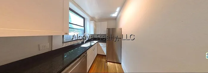 3 bed, 2.0 bath, 1000 sqft, $4,500 — Photo 3