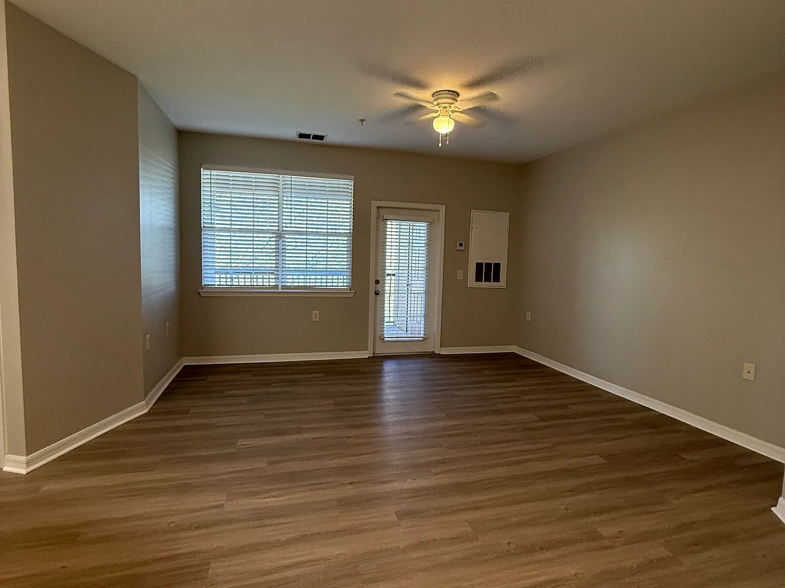 2 bed, 2.5 bath, 1040 sqft, $1,625 — Photo 3