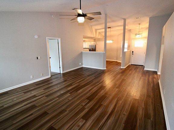 4th image of 200 Chestnut Ct