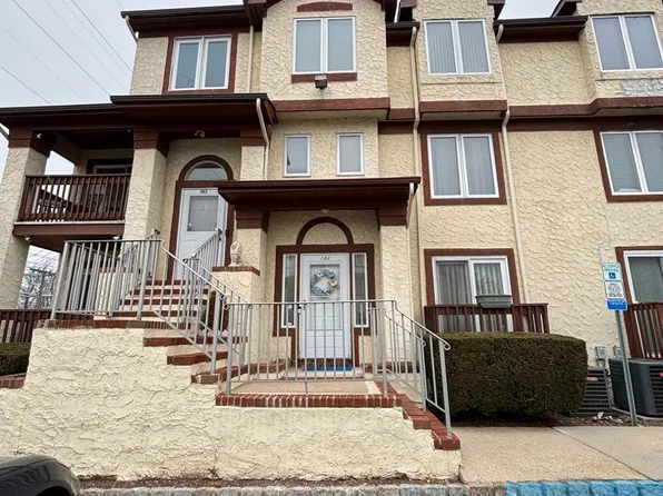 101 Michaels Ct, Woodbridge, NJ 07095