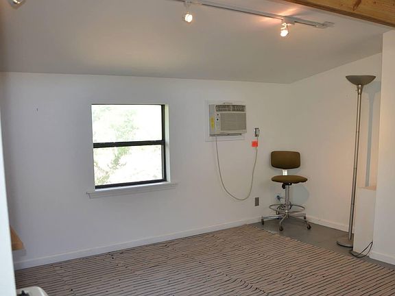 2nd image of 143 Davis Rd