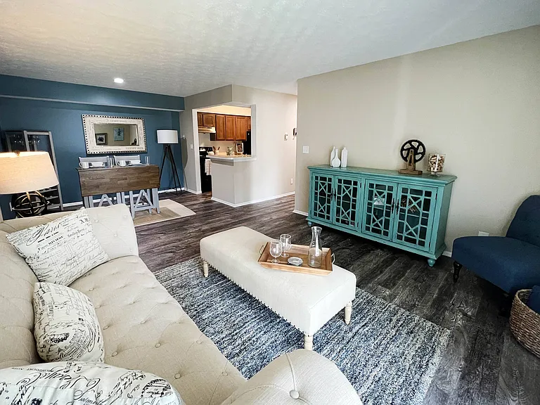 Steeplechase Apartments — Photo 1