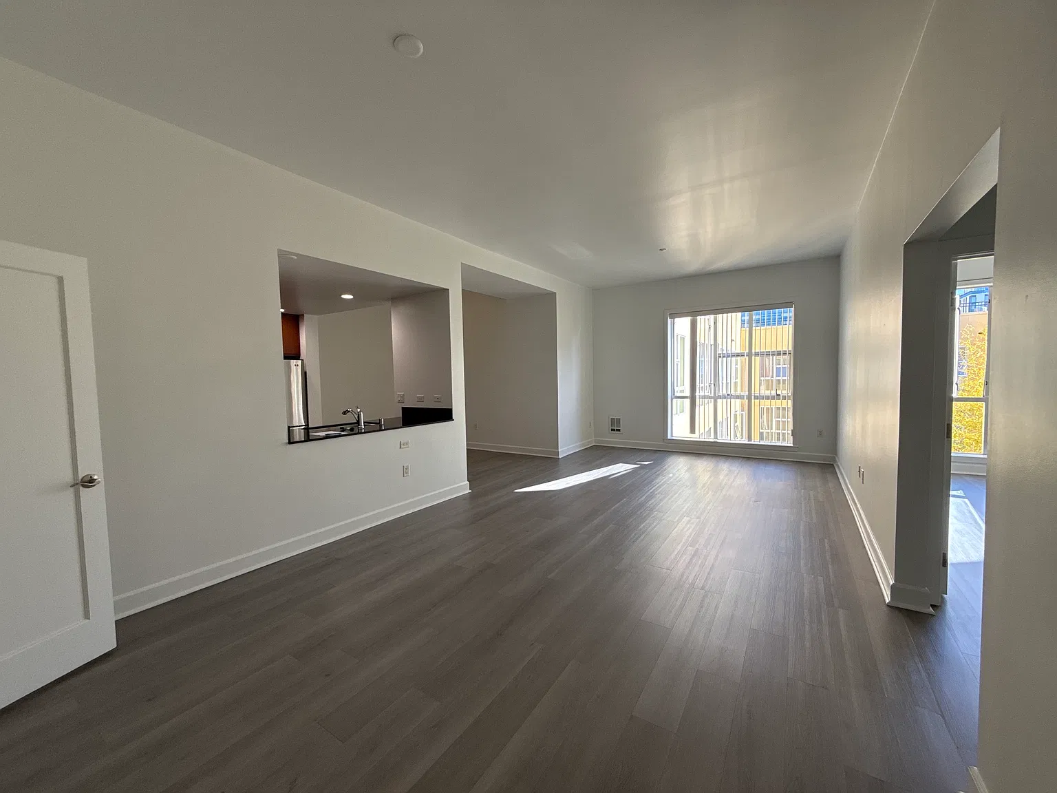 1 bed, 931 sqft, $2,950 — Photo 4