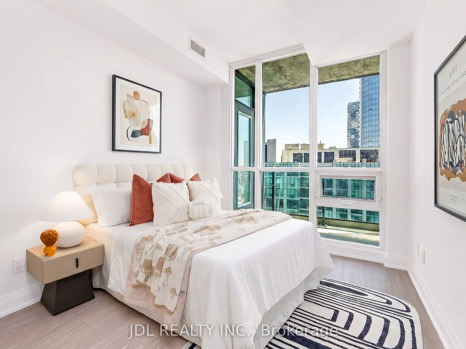 2 bed, $2,580 — Photo 2