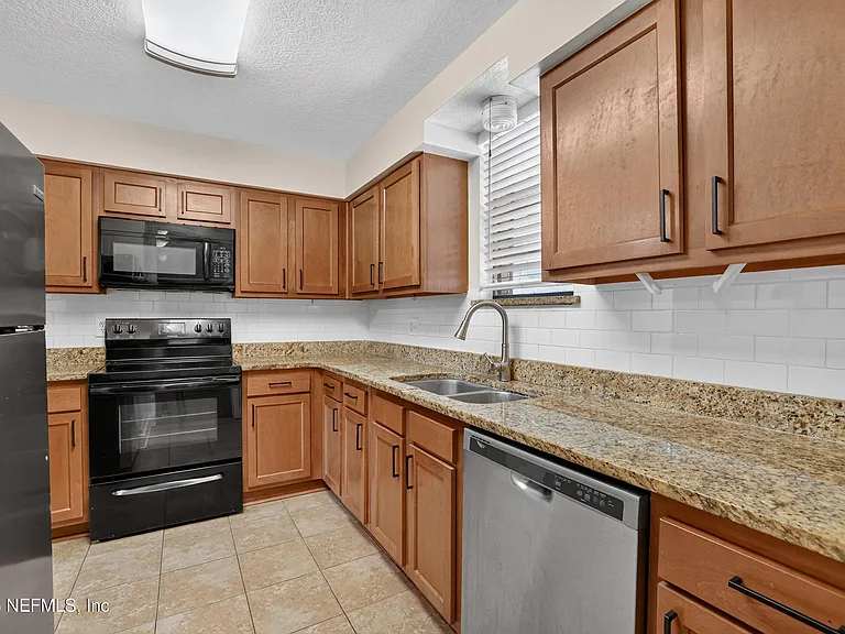 1757 El Camino Rd #4 — Photo 8