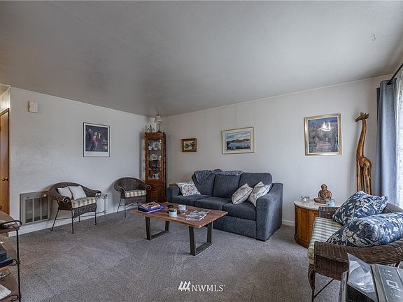 4th image of 573 N Darwood Ave Avenue #A,B