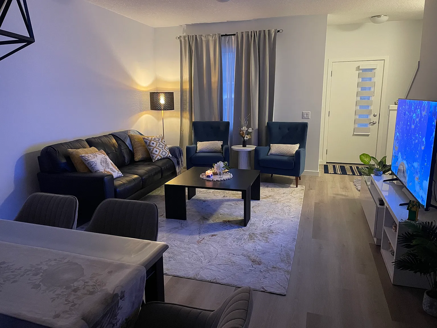 4 bed, 2.5 bath, 1500 sqft, $2,300 — Photo 3