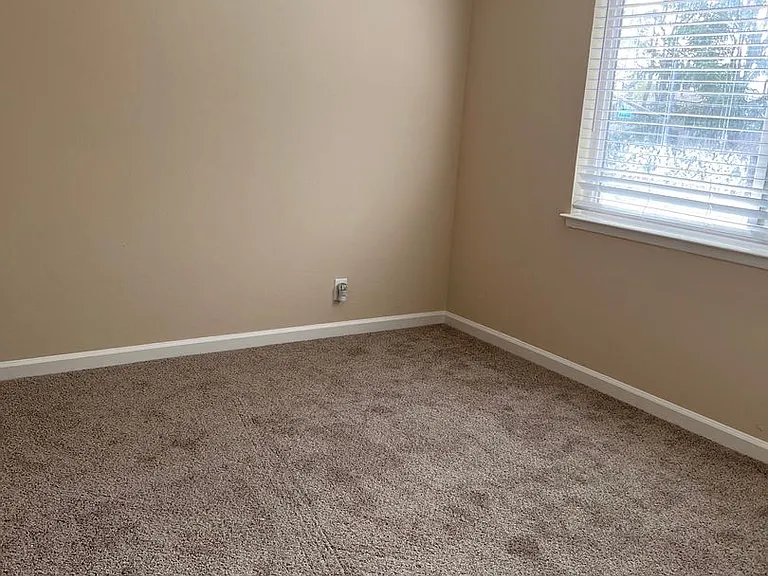 1077 W Hamilton Ave — Photo 4